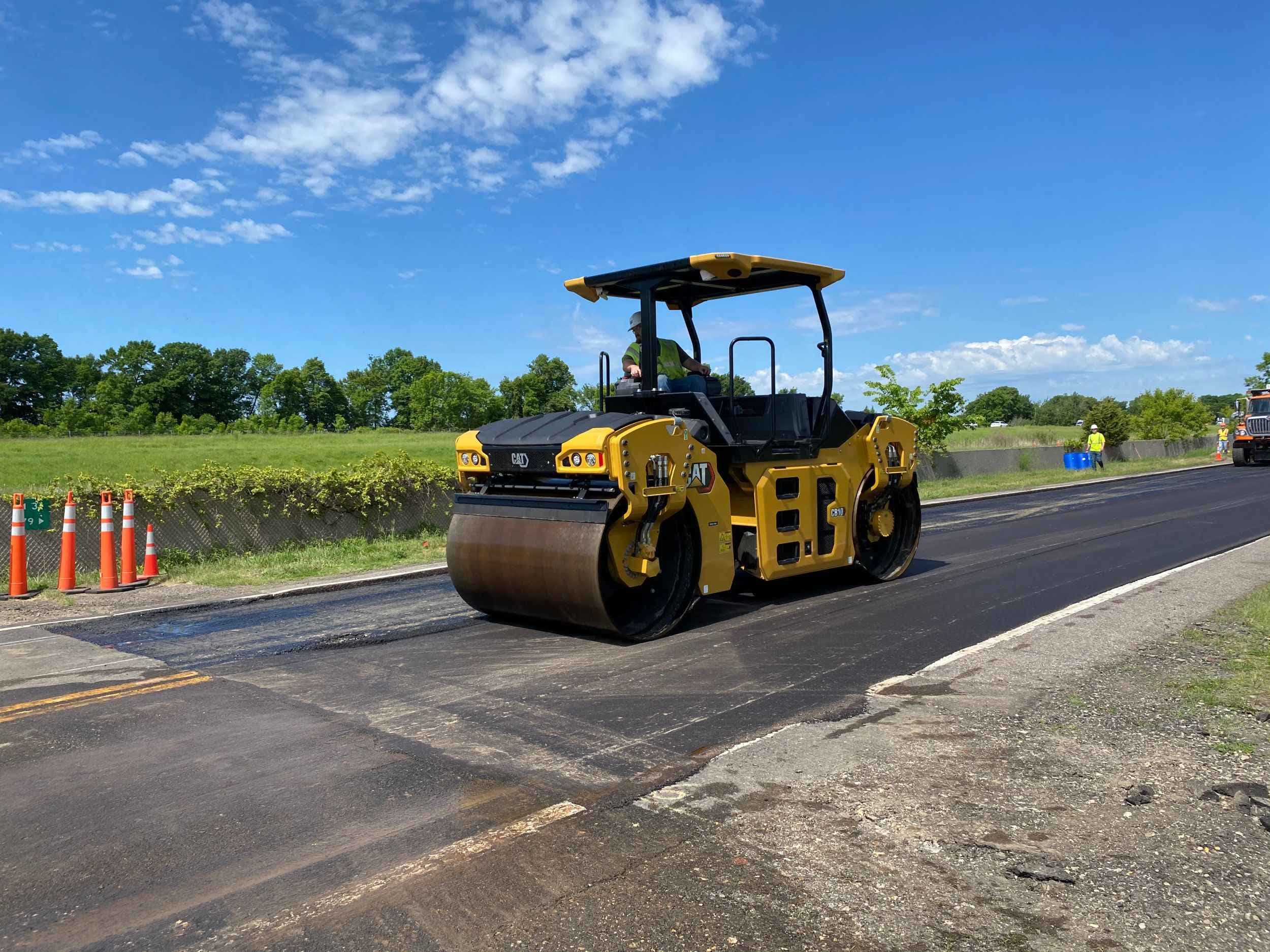 Caterpillar Enhances Mid-Sized Asphalt Compactors for 2024