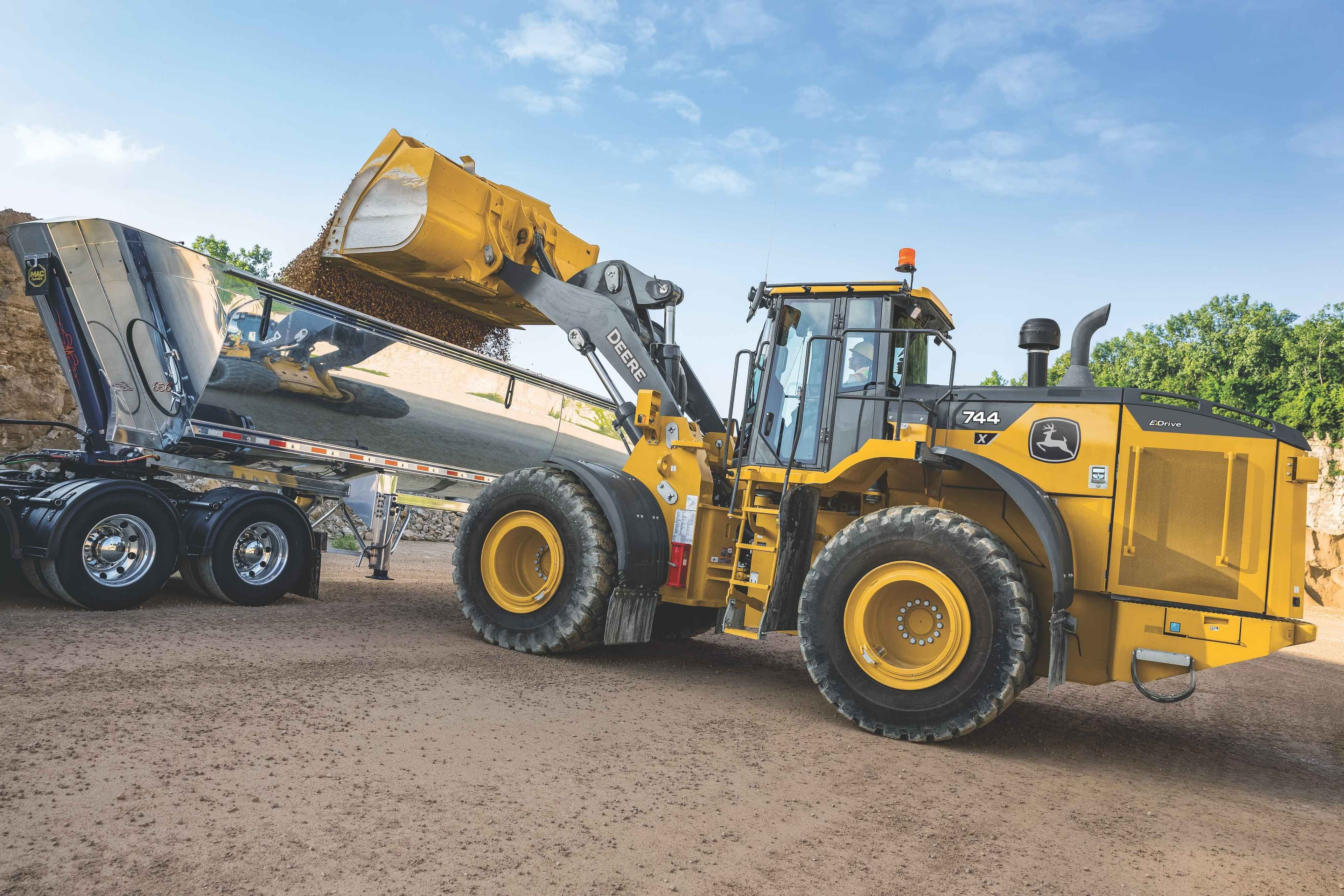 John Deere Introduces E-Drive 744 and 824 X-Tier Loaders